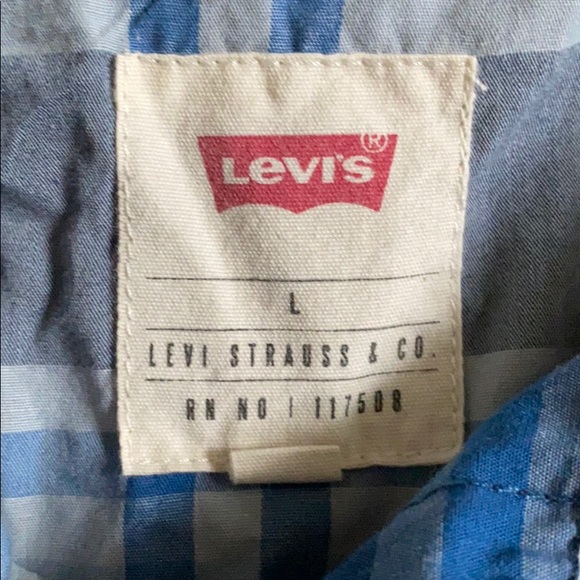 L levi’s shirt - Picture 2 of 2